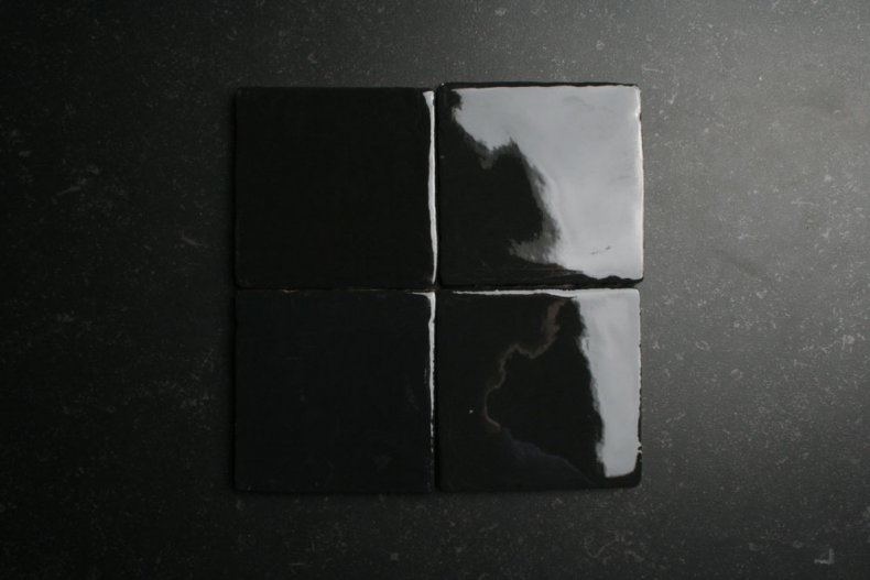 Handvorm 10x10 zwarte tegels